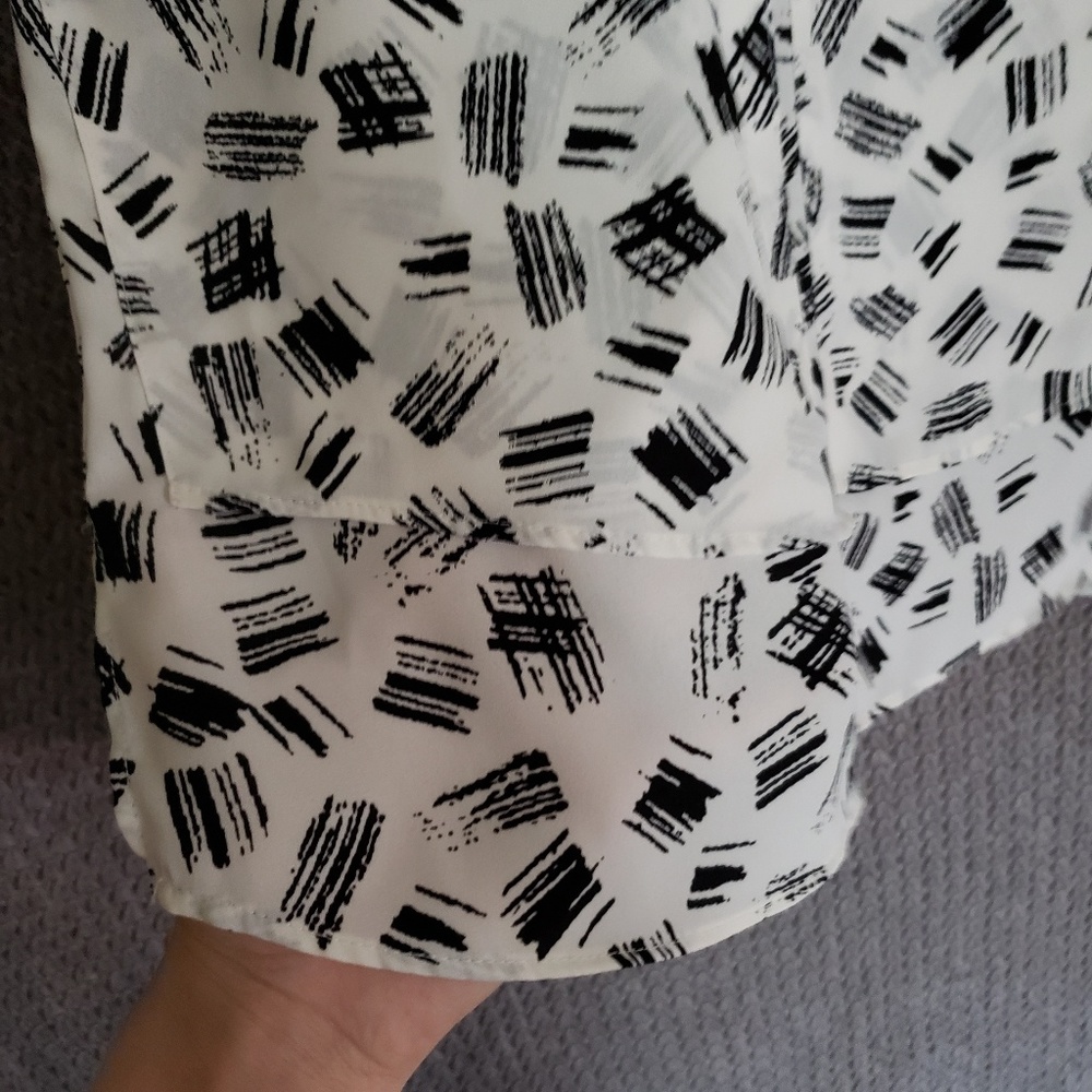 Metaphor | Patterned Sleeveless Blouse | Small - Picture 2 of 4